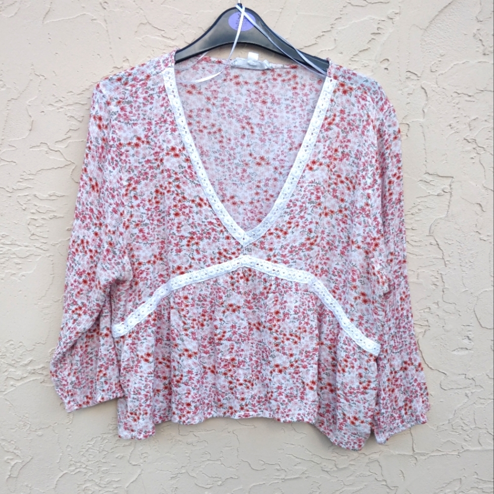 Floral quarter sleeve crop top